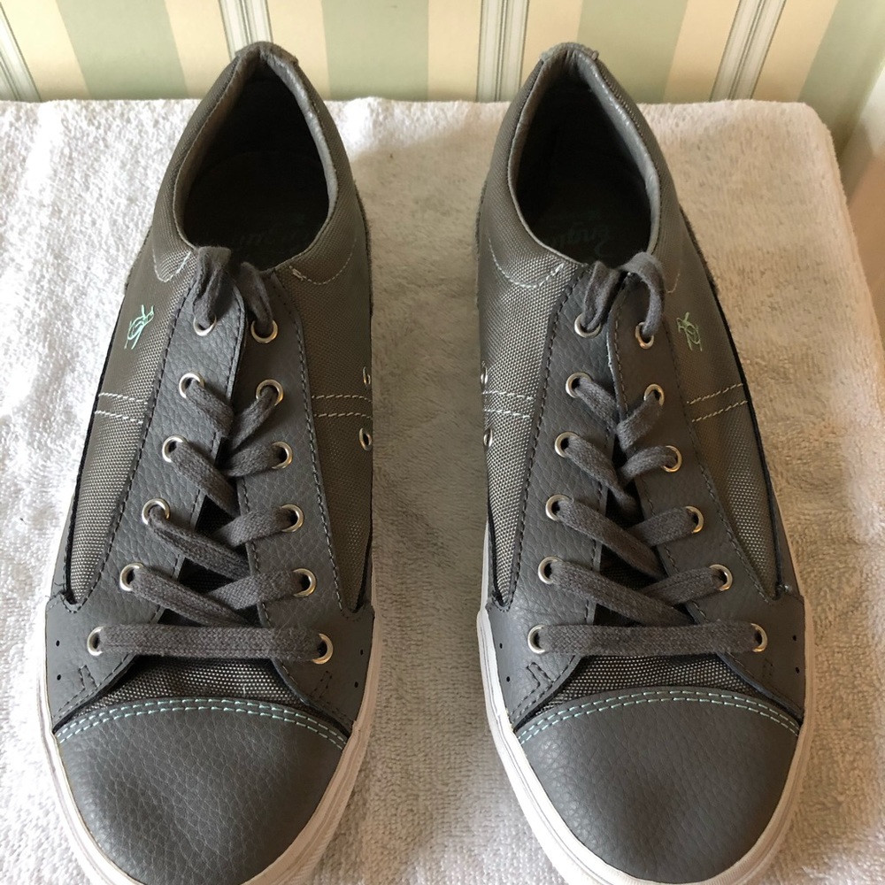 Pension Canvas Shoe